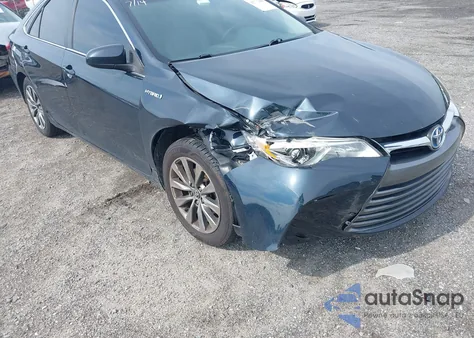 2015 Toyota Camry Hybrid Xle z USA, uszkodzony, nr VIN 4T1BD1FK5FU156611